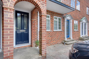 Private Entrance- click for photo gallery